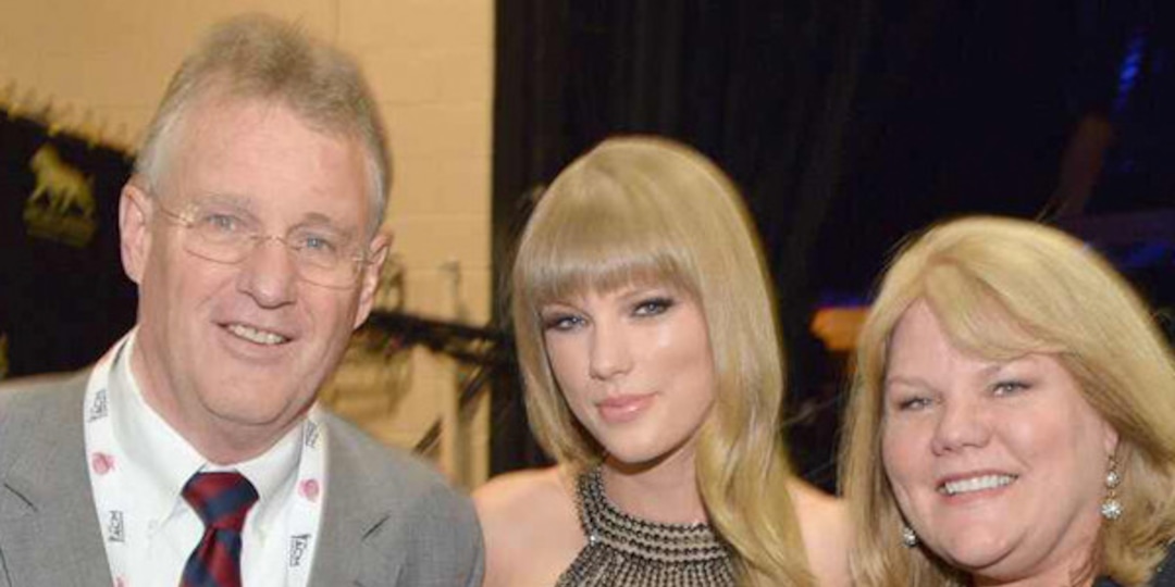 It S A Love Story The History Of Taylor Swift S Fiercely Tight Bond With Her Mom And Dad E Online Ap